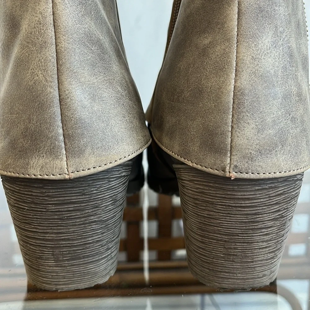 Mukluks Tan & Dark Brown Faux leather Boots w/side zipper & knit detail Size 8 - Picture 9 of 17
